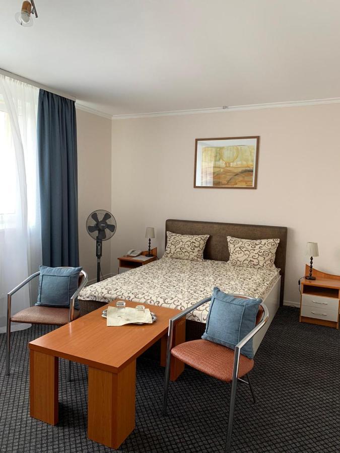 Hotel Kim Mahiljow Eksteriør billede